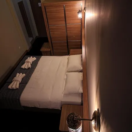 Safi̇r Hotel *